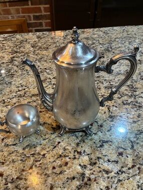 Vintage WM Rogers 800 Silver Plate Footed Victorian Coffee Pitcher & Creamer